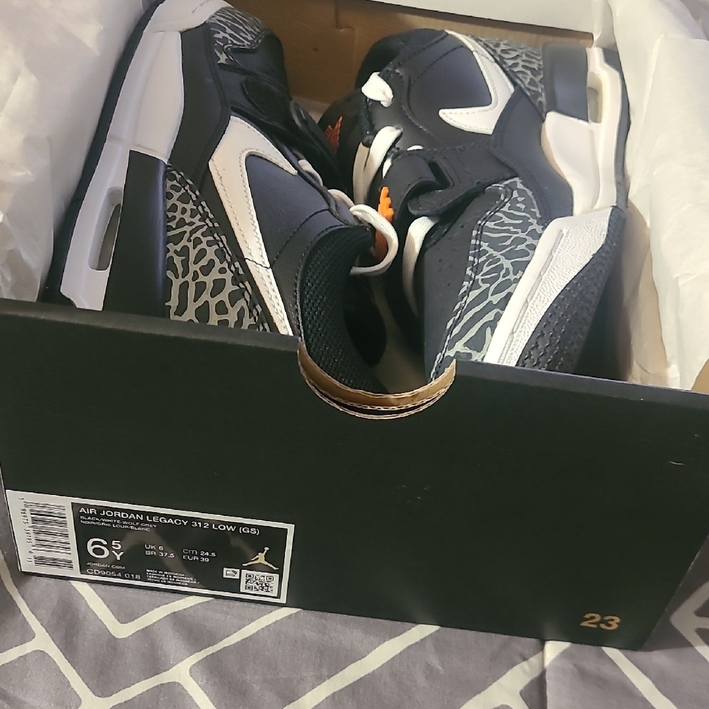 NIB Nike Air Jordan Legacy 312 Low(GS) Black Sneakers